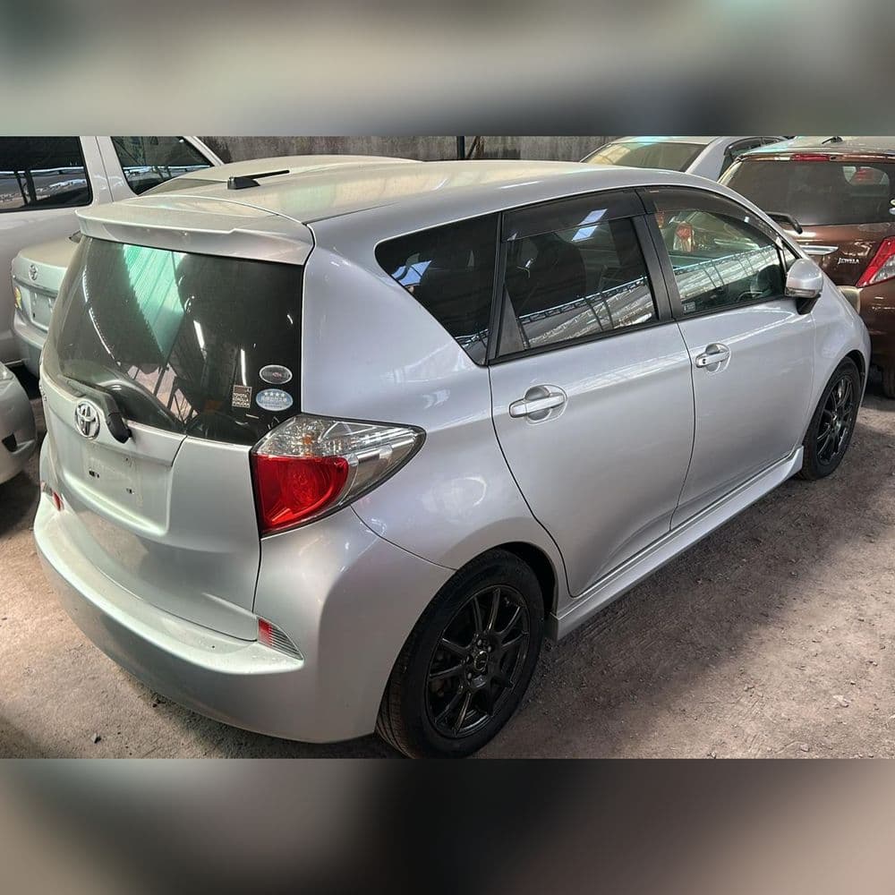 Toyota ractis 2011