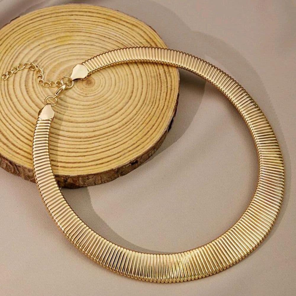 Collar dorado grueso
