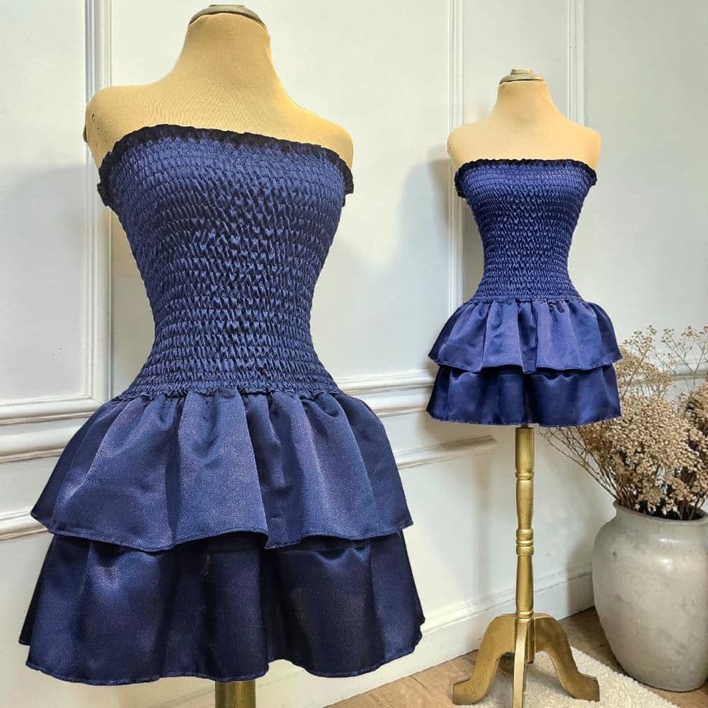 Vestido Corto Strapless Engomado Falda con Volados