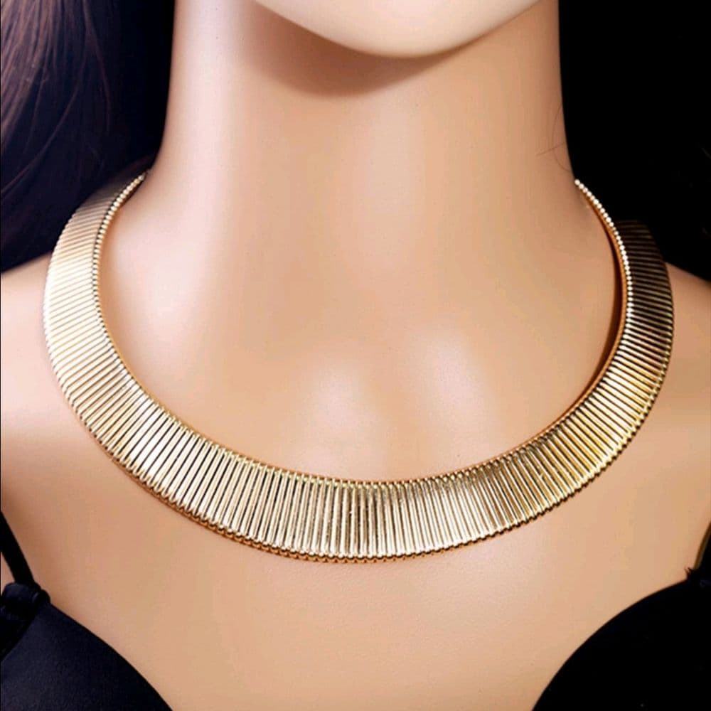 Collar dorado grueso