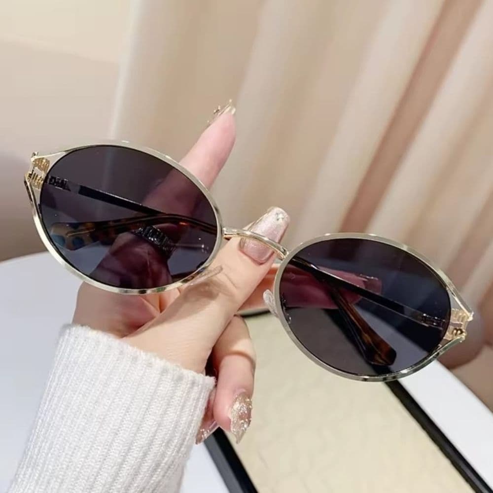 LENTES DE SOL MIU GRIS OSCURO Y DORADO
