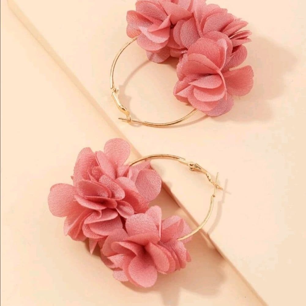 PAR ARGOLLAS PETALOS ROSAS