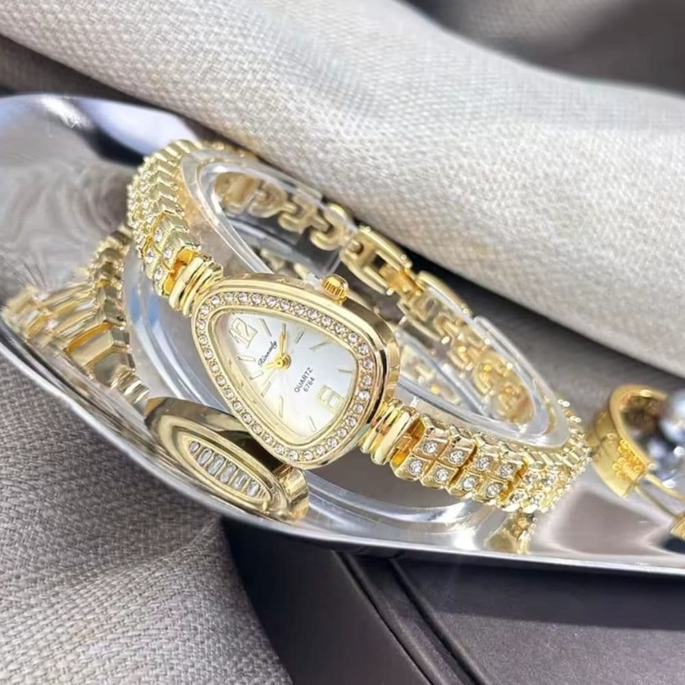 RELOJ OVAL DORADO CON BRILLOS