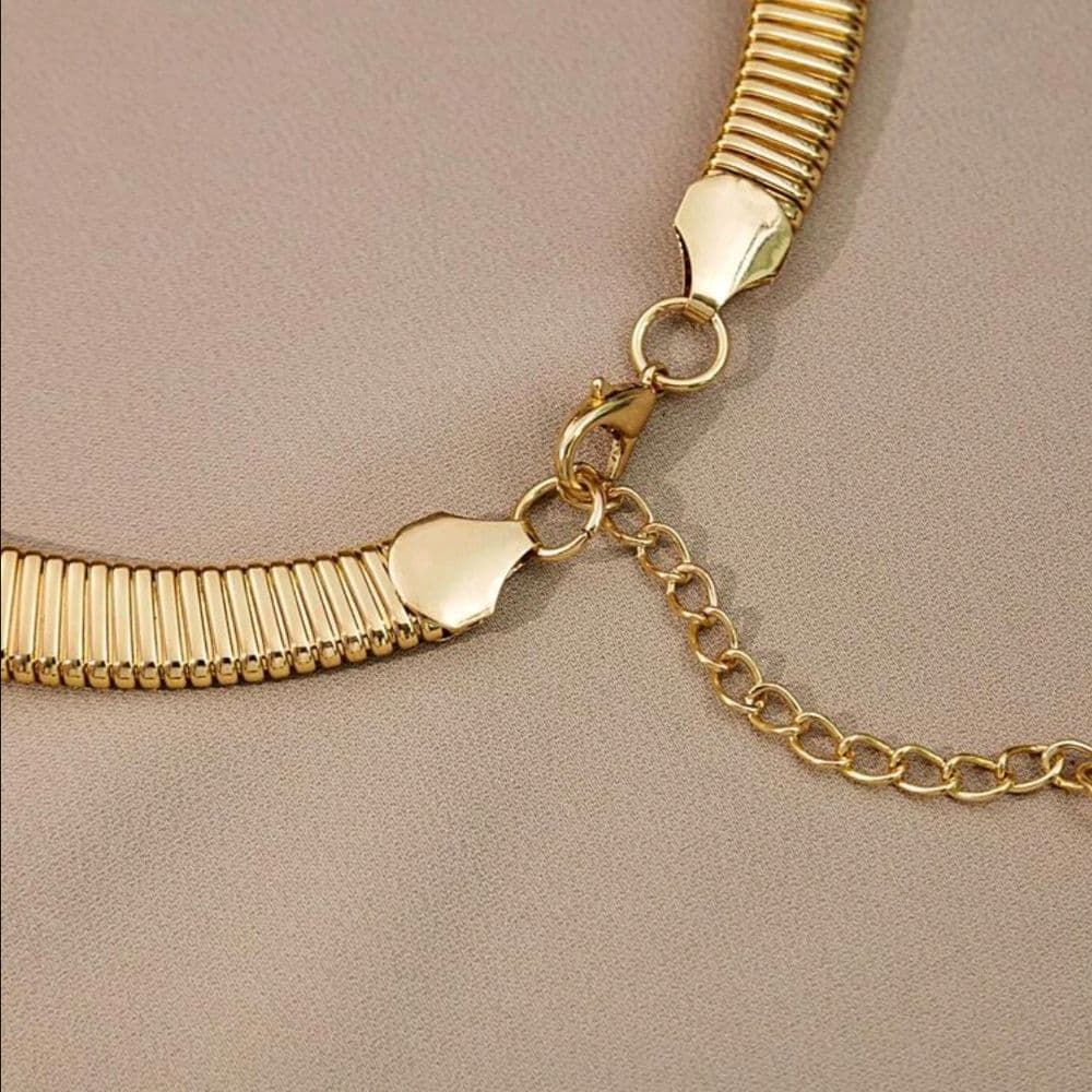 Collar dorado grueso