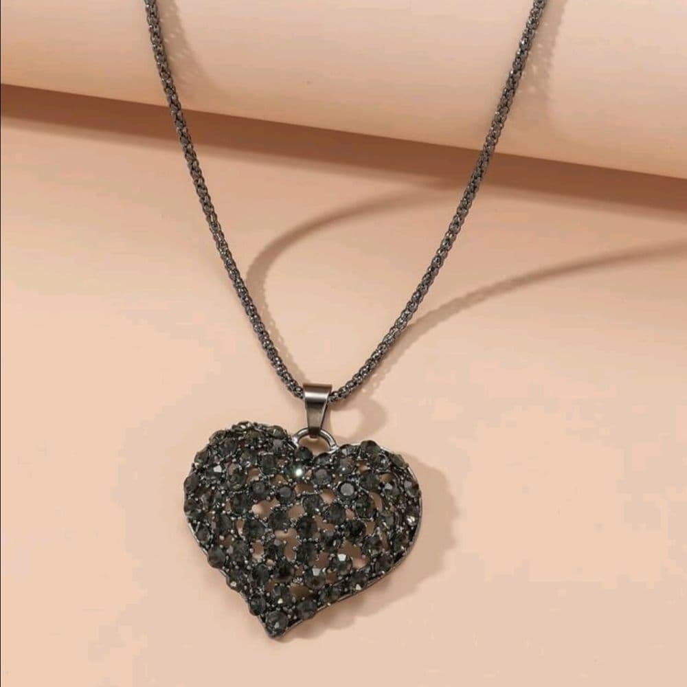 COLLAR LARGO CORAZON NEGRO
