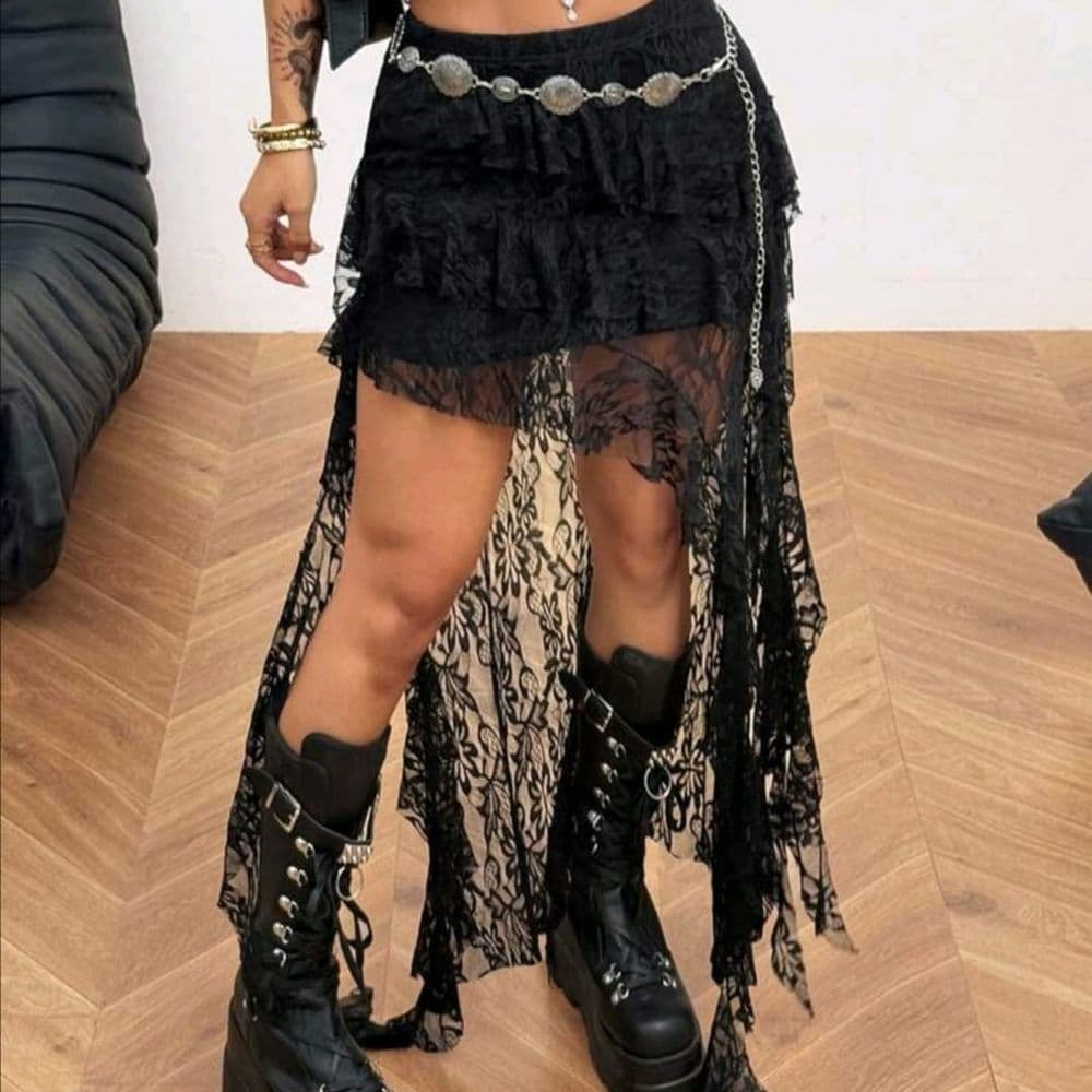 Falda corte irregular, de encaje negro, talle M