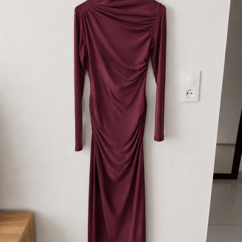 Vestido manga larga color bordó talla M