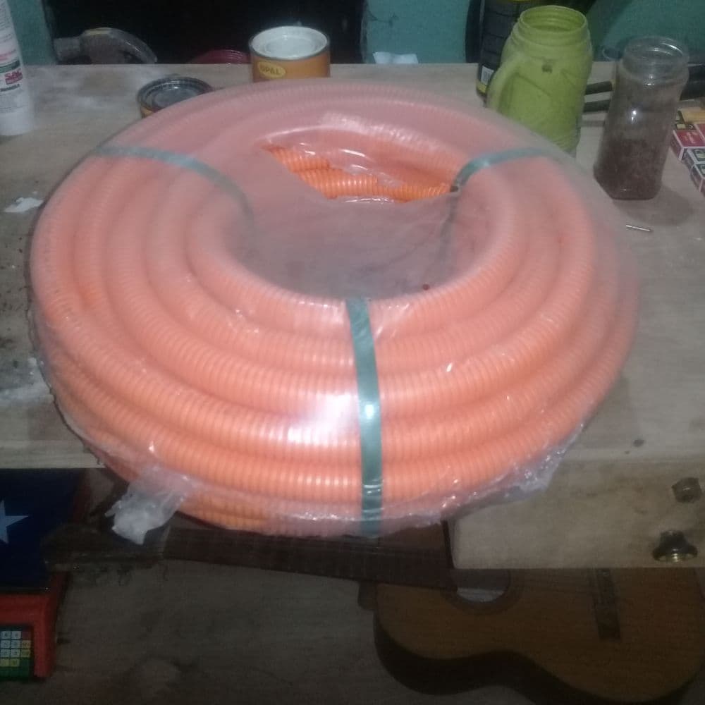 Manguera Corrugada Naranja — Flexible y Resistente
