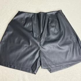 Short de eco cuero Short de eco cuero
