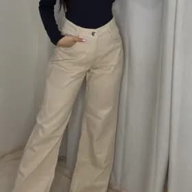 Pantalón wide leg vainilla Pantalón wide leg vainilla
